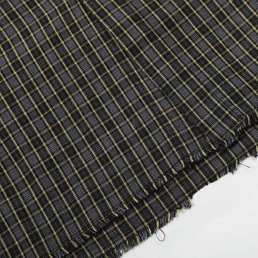 Camisa de manga corta a cuadros desgastada