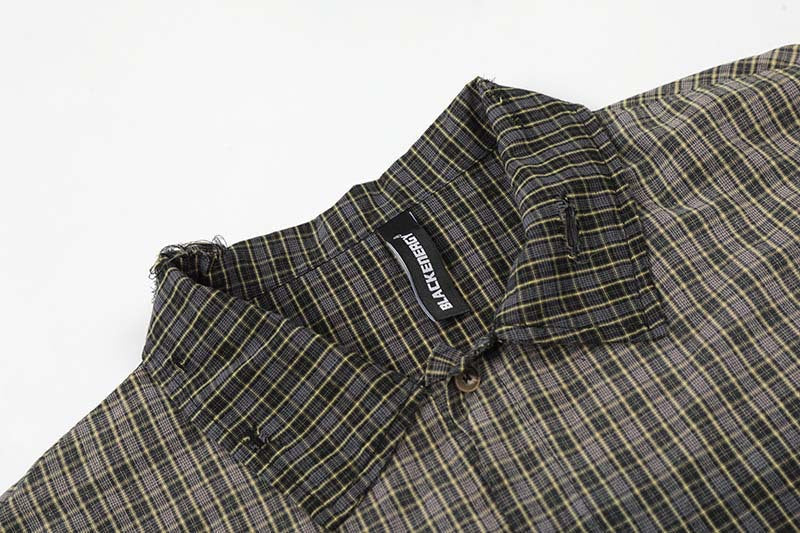 Camisa de manga corta a cuadros desgastada