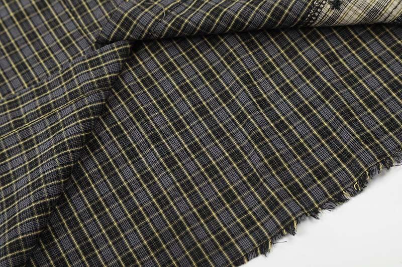 Camisa de manga corta a cuadros desgastada