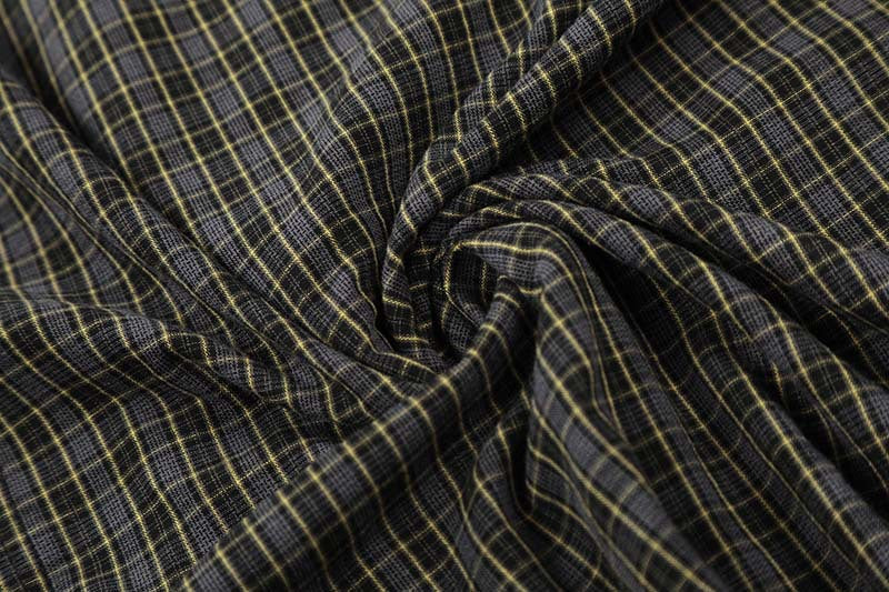 Camisa de manga corta a cuadros desgastada