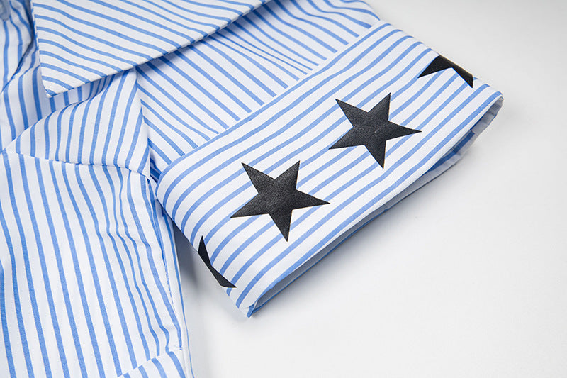 Camiseta gráfica asimétrica con hombros descubiertos