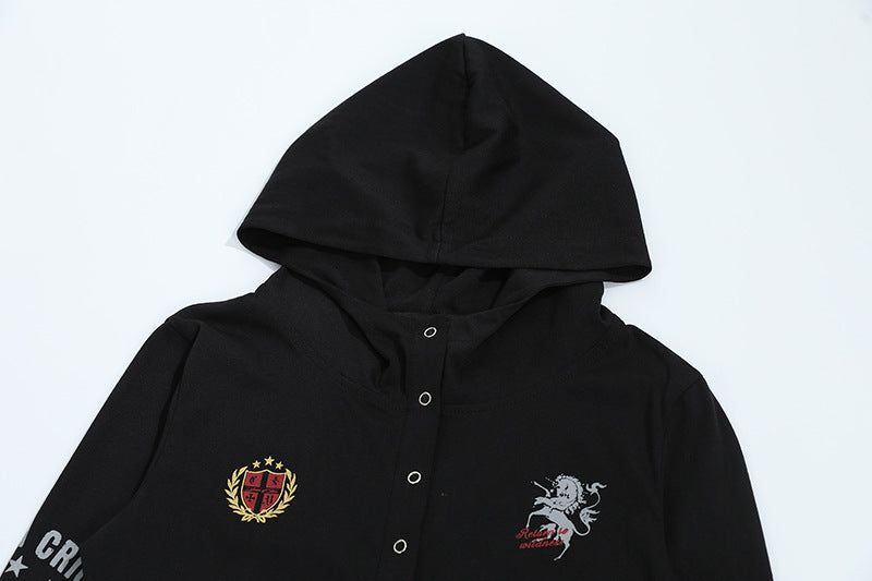 Camiseta con capucha de manga larga ajustada
