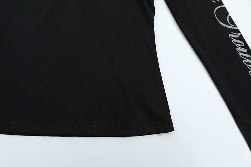 Camiseta con capucha de manga larga ajustada