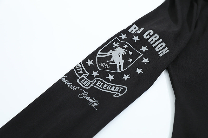 Camiseta con capucha de manga larga ajustada