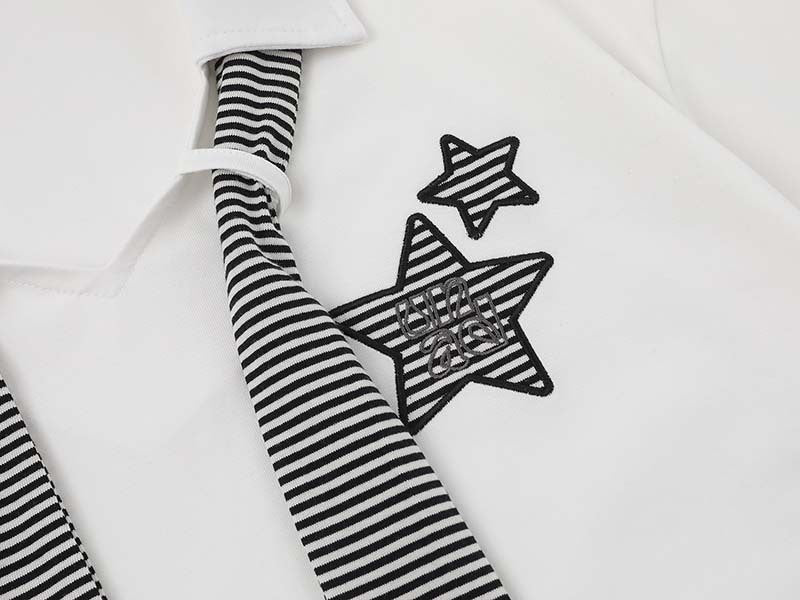 Camisa de cuello relajado con estampado de estrellas y rayas