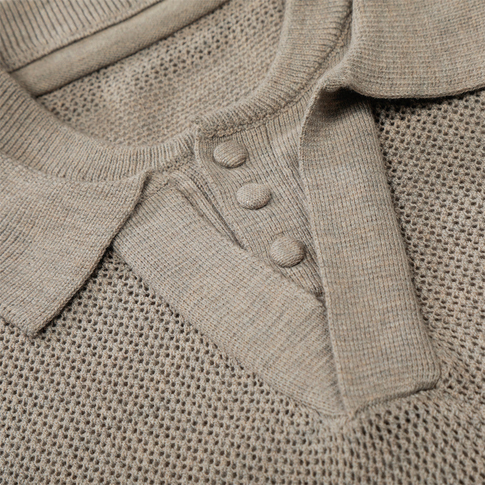 Polo beige claro y negro