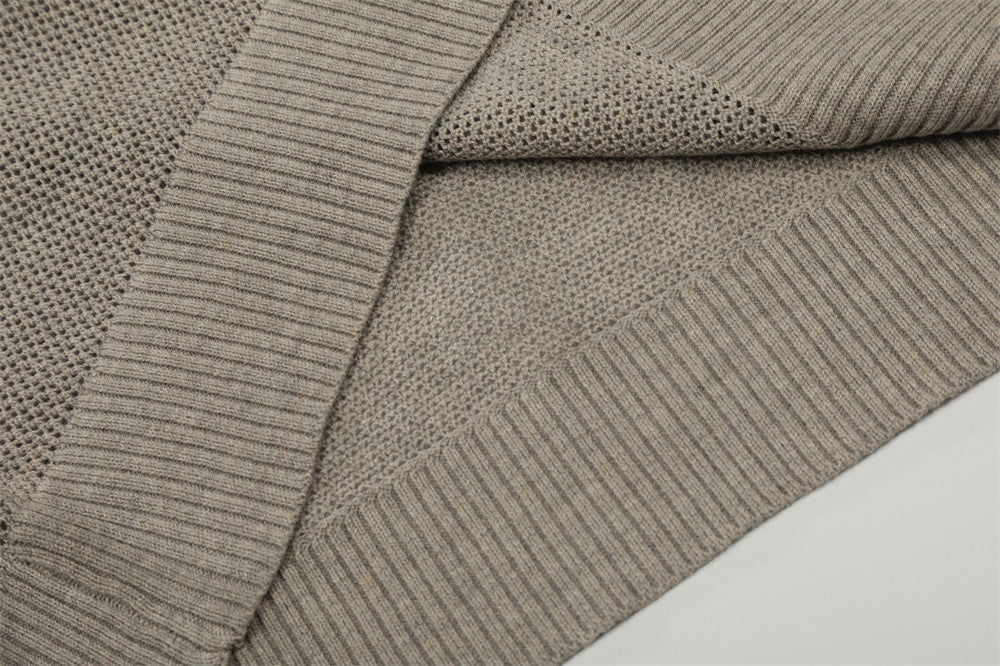 Polo beige claro y negro