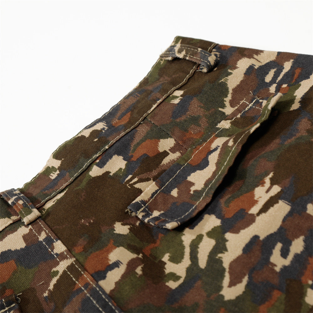 Pantalones cortos cargo anchos de camuflaje