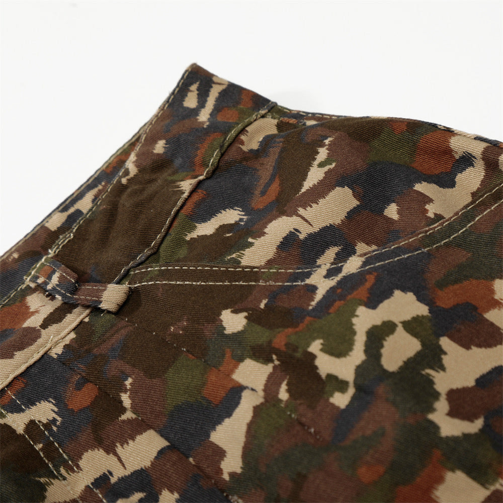 Pantalones cortos cargo anchos de camuflaje