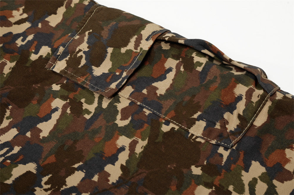 Pantalones cortos cargo anchos de camuflaje