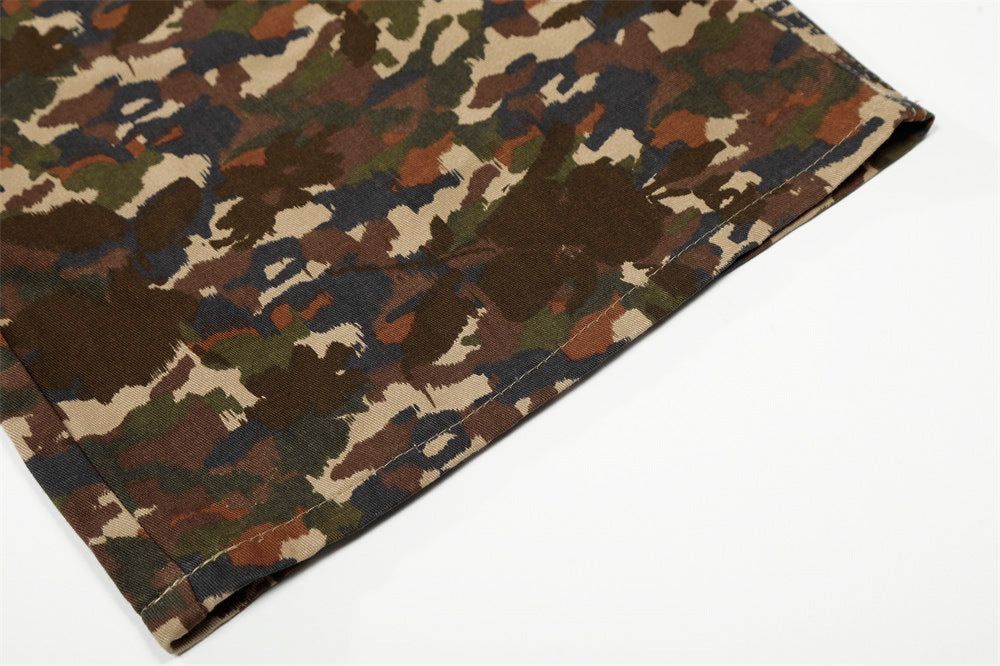 Pantalones cortos cargo anchos de camuflaje