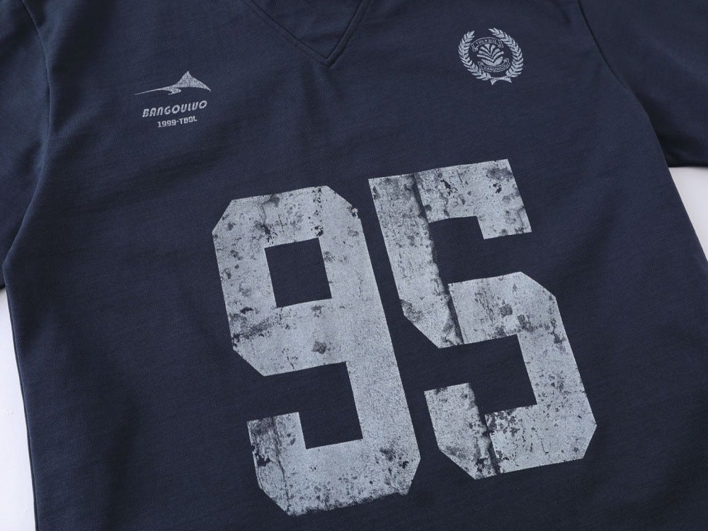 Camiseta con cuello de pico y gráficos vintage