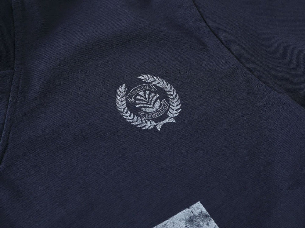 Camiseta con cuello de pico y gráficos vintage