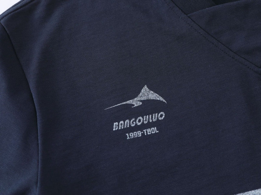 Camiseta con cuello de pico y gráficos vintage