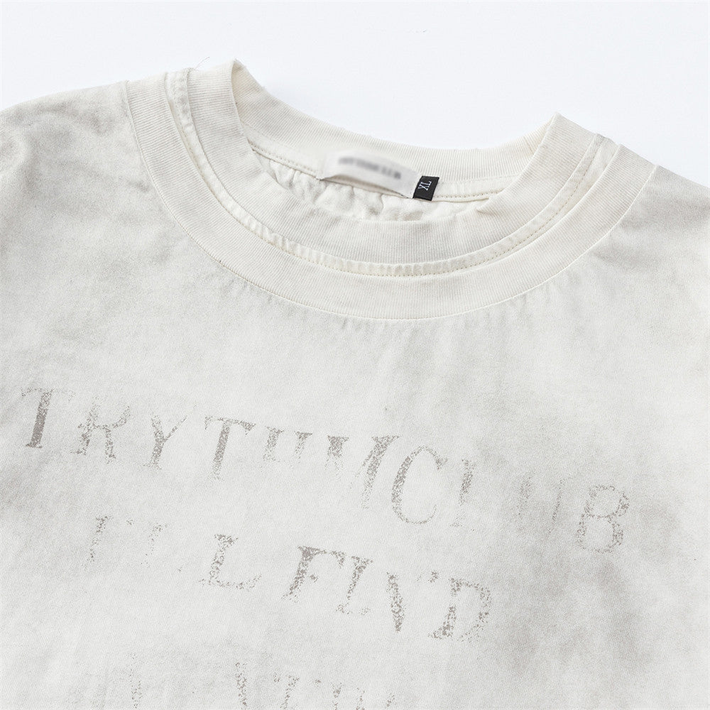 Camiseta estampada con texto descolorido