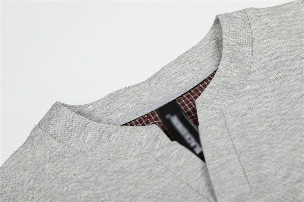 Camiseta informal con cuello en V y muesca