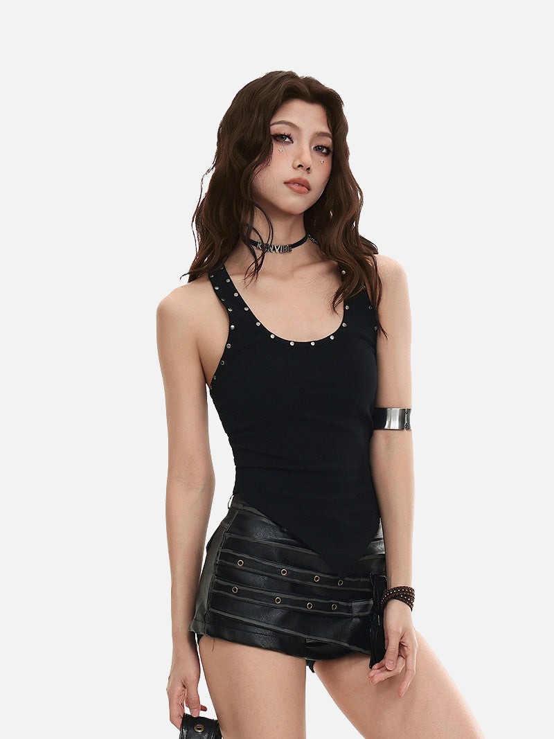 Camiseta sin mangas de camuflaje con tachuelas metálicas