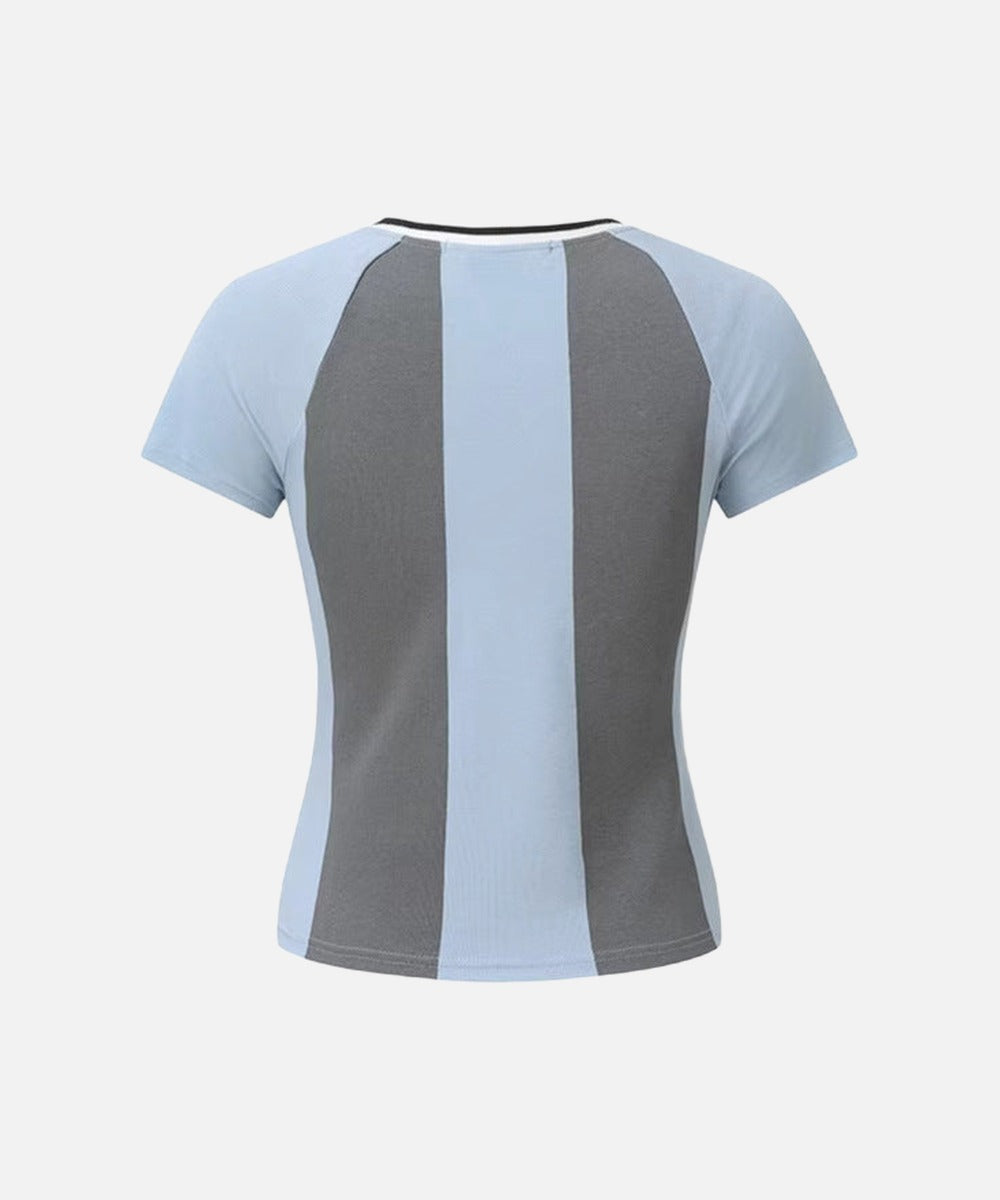 Camiseta con cuello de pico y bloques de color atrevidos