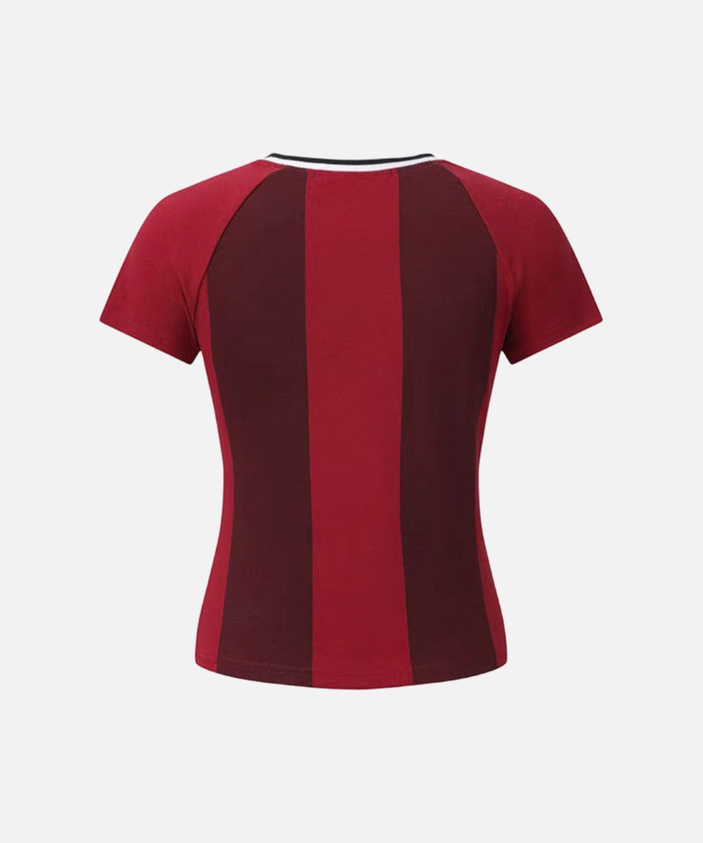 Camiseta con cuello de pico y bloques de color atrevidos