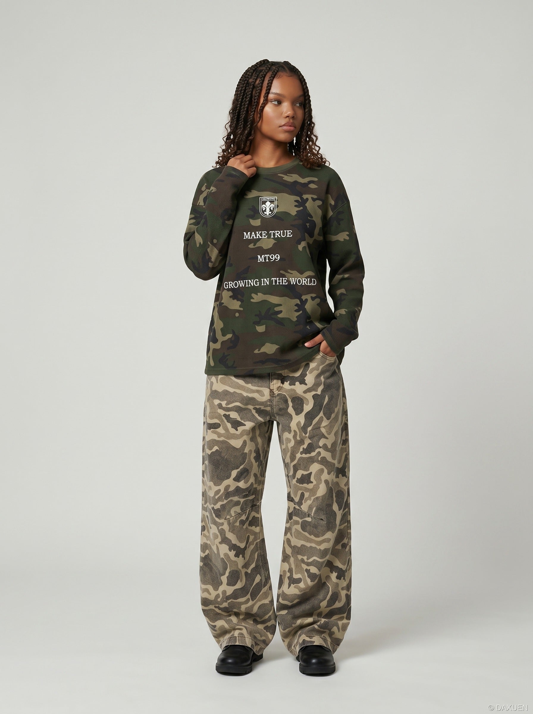 Blusa de manga larga de punto de gofre con estampado de camuflaje