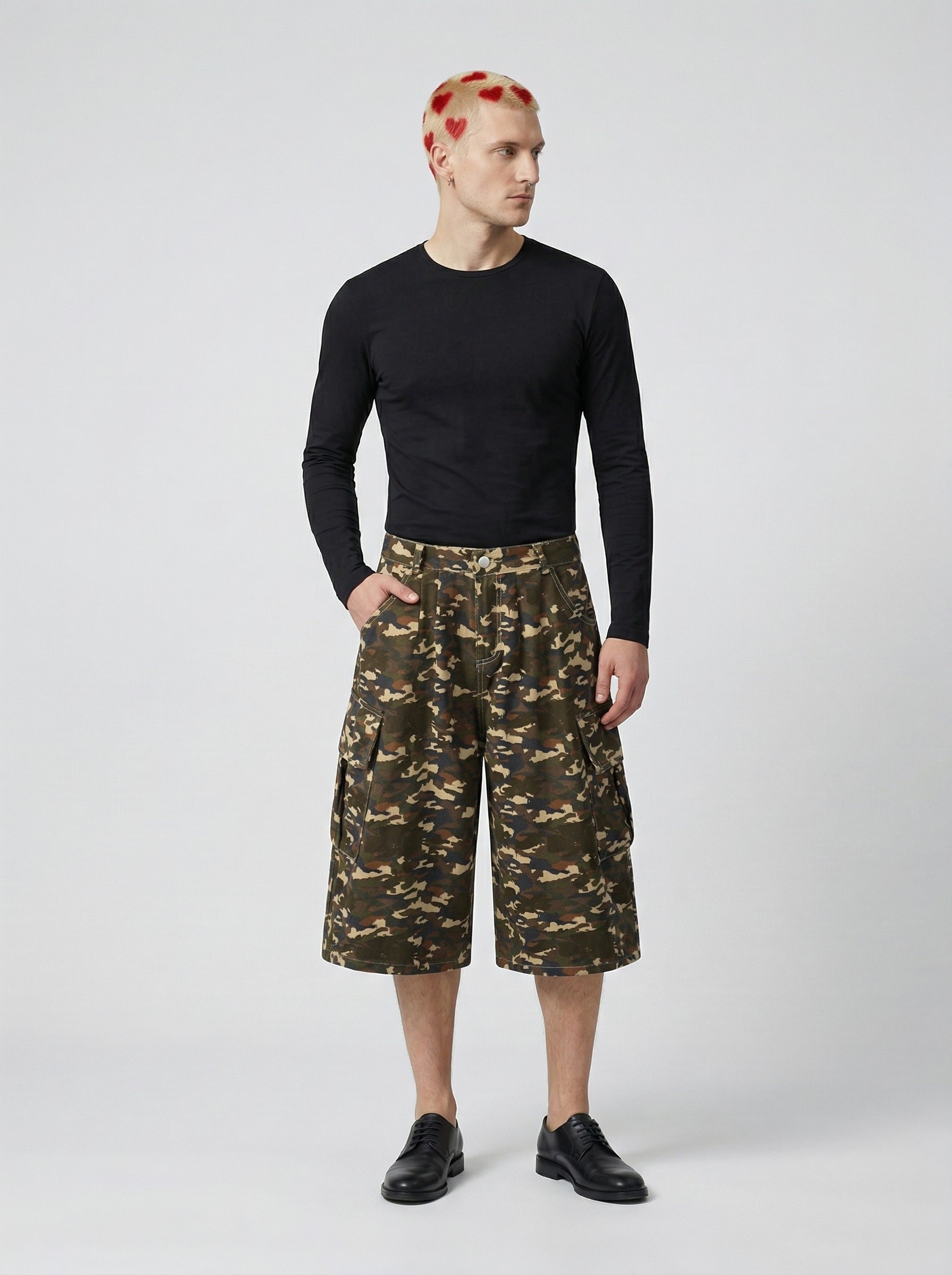 Pantalones cortos cargo anchos de camuflaje