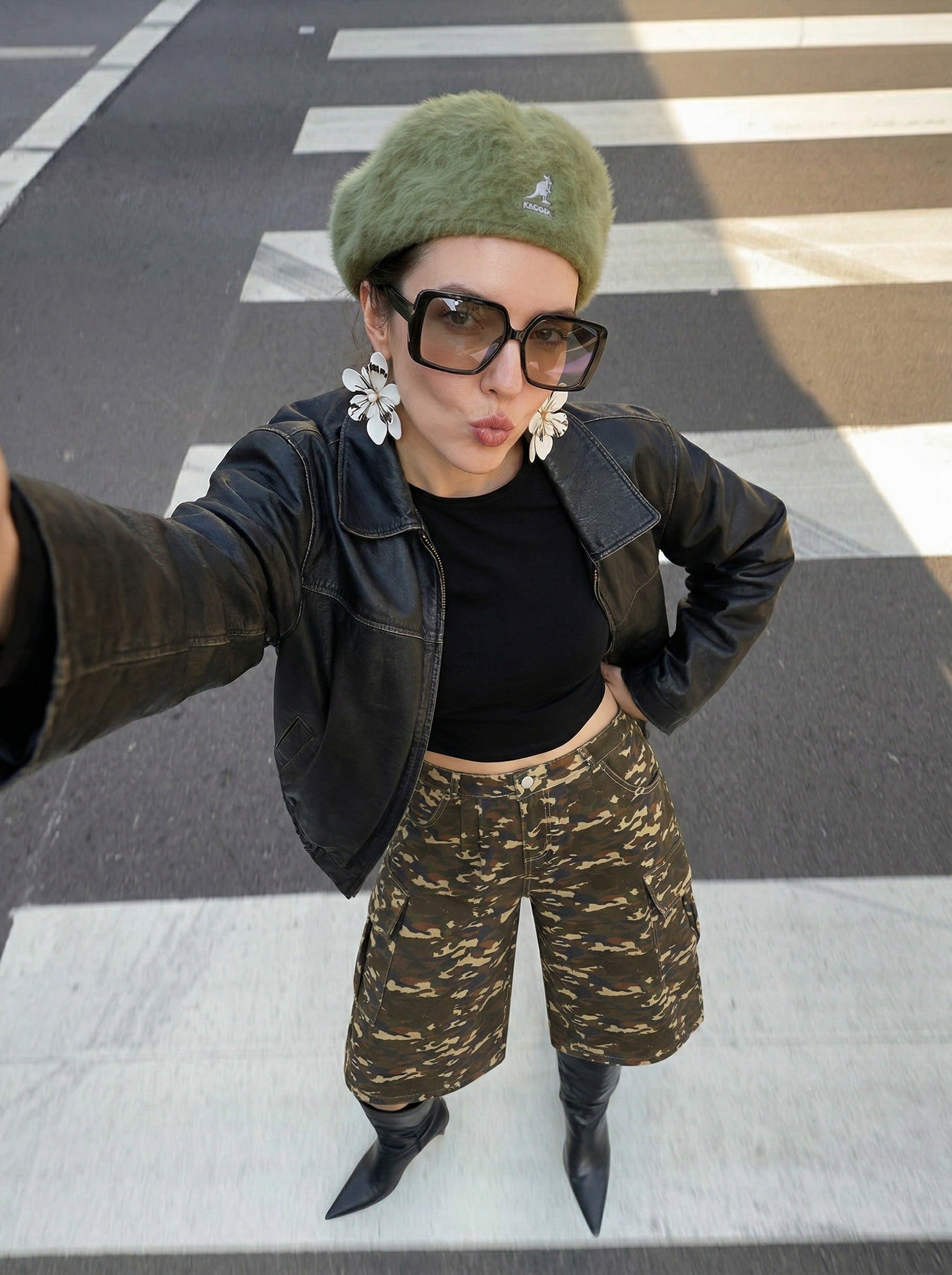 Pantalones cortos cargo anchos de camuflaje