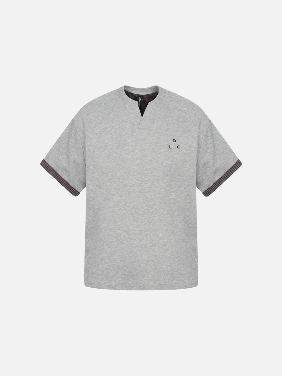 Camiseta informal con cuello en V y muesca