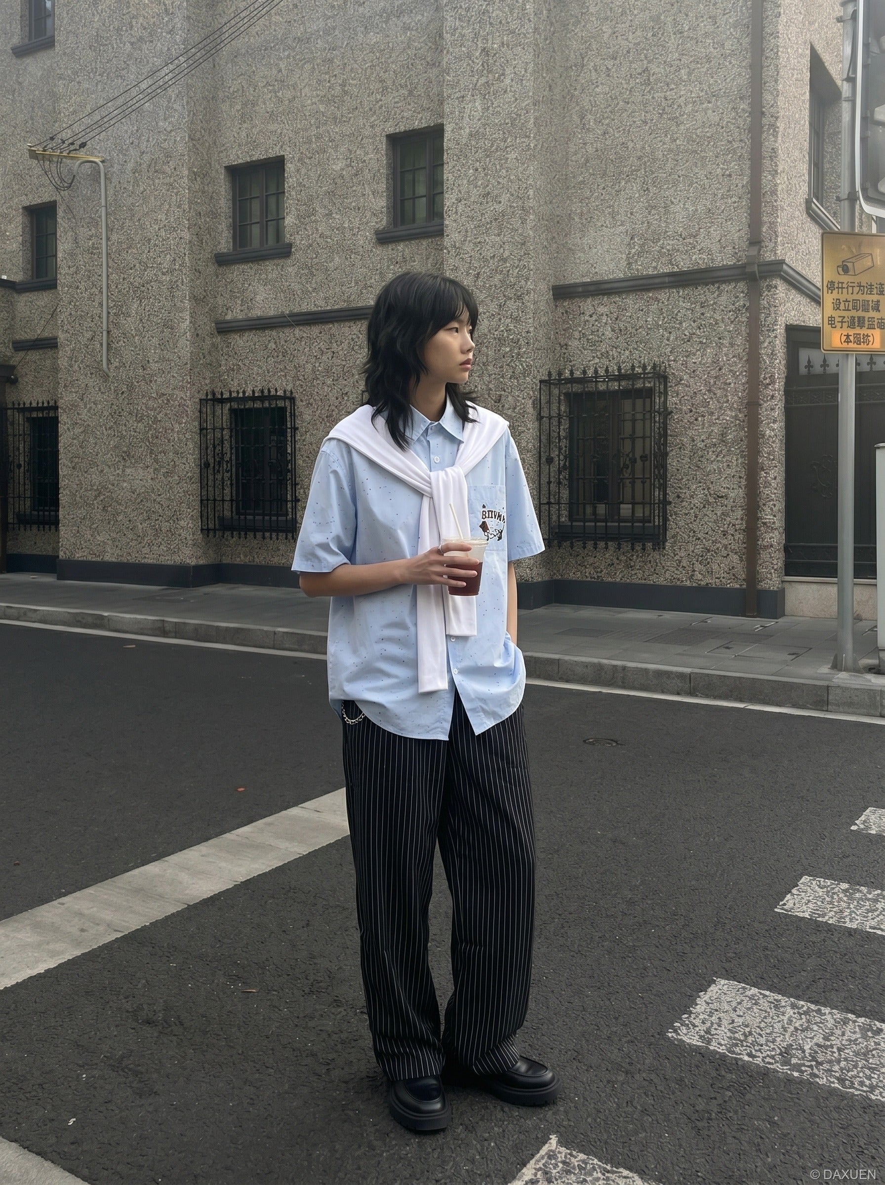 Camisa abotonada con salpicaduras de color