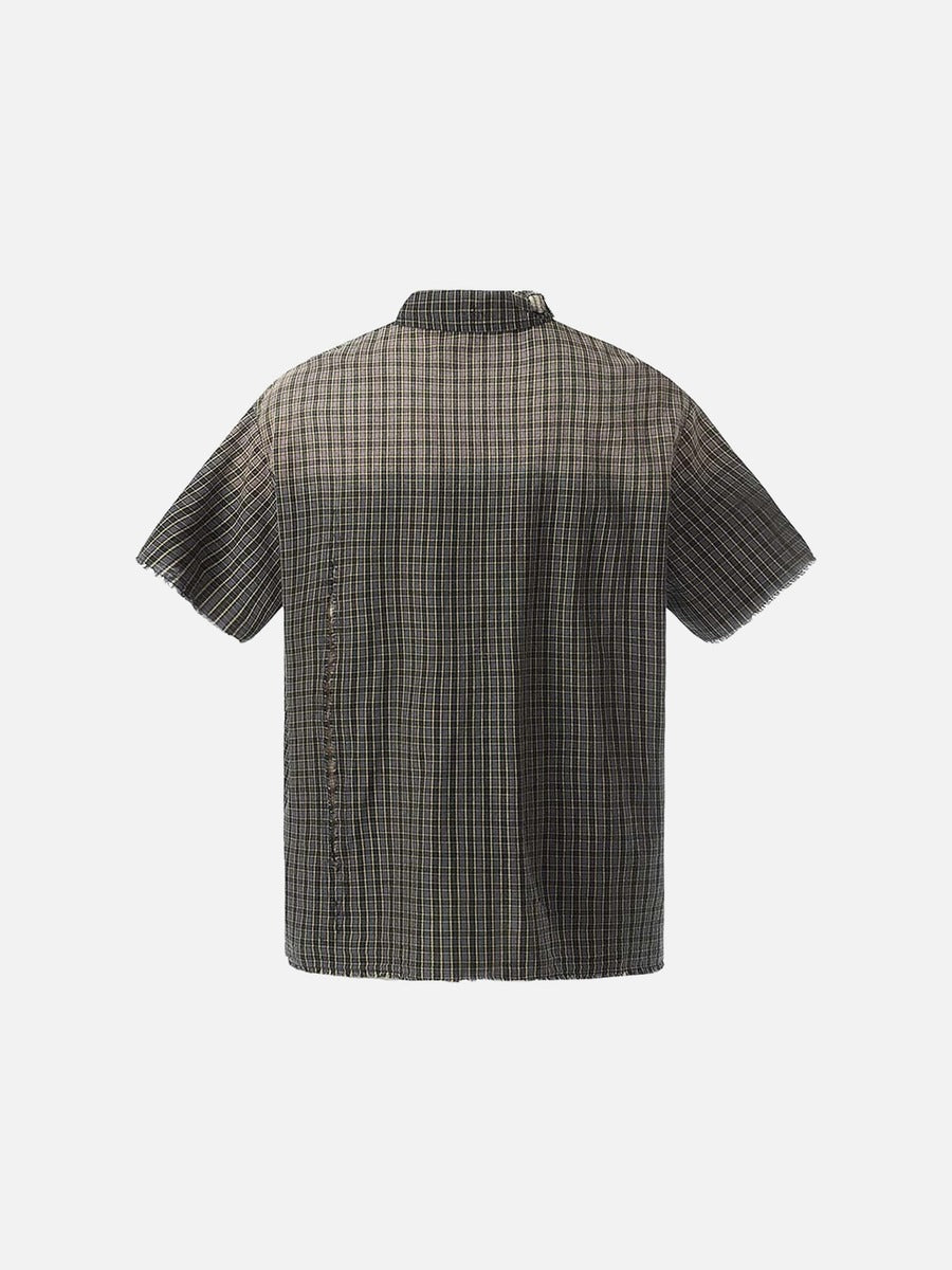 Camisa de manga corta a cuadros desgastada