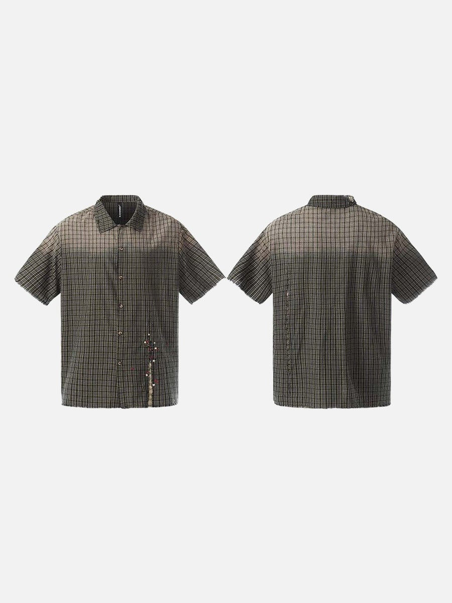Camisa de manga corta a cuadros desgastada