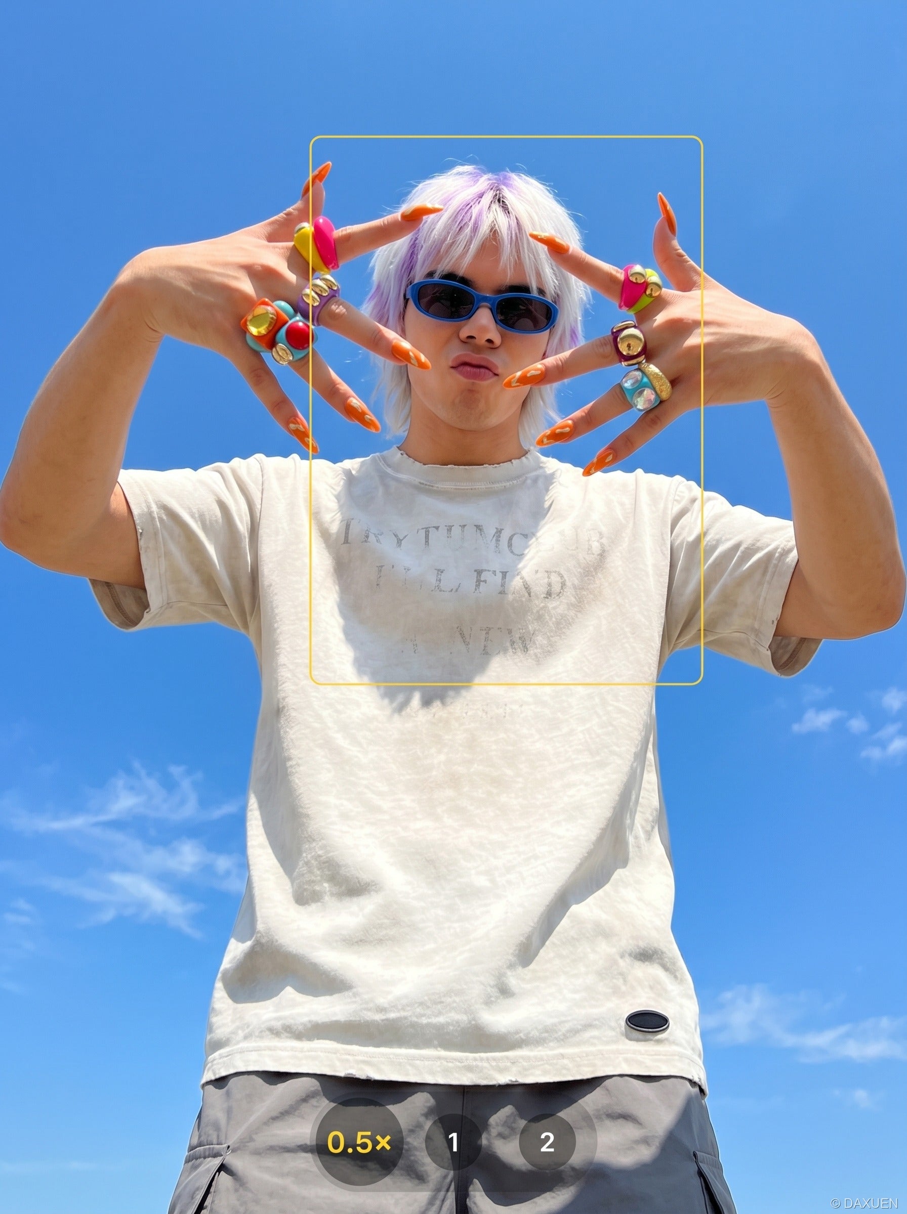 Camiseta estampada con texto descolorido