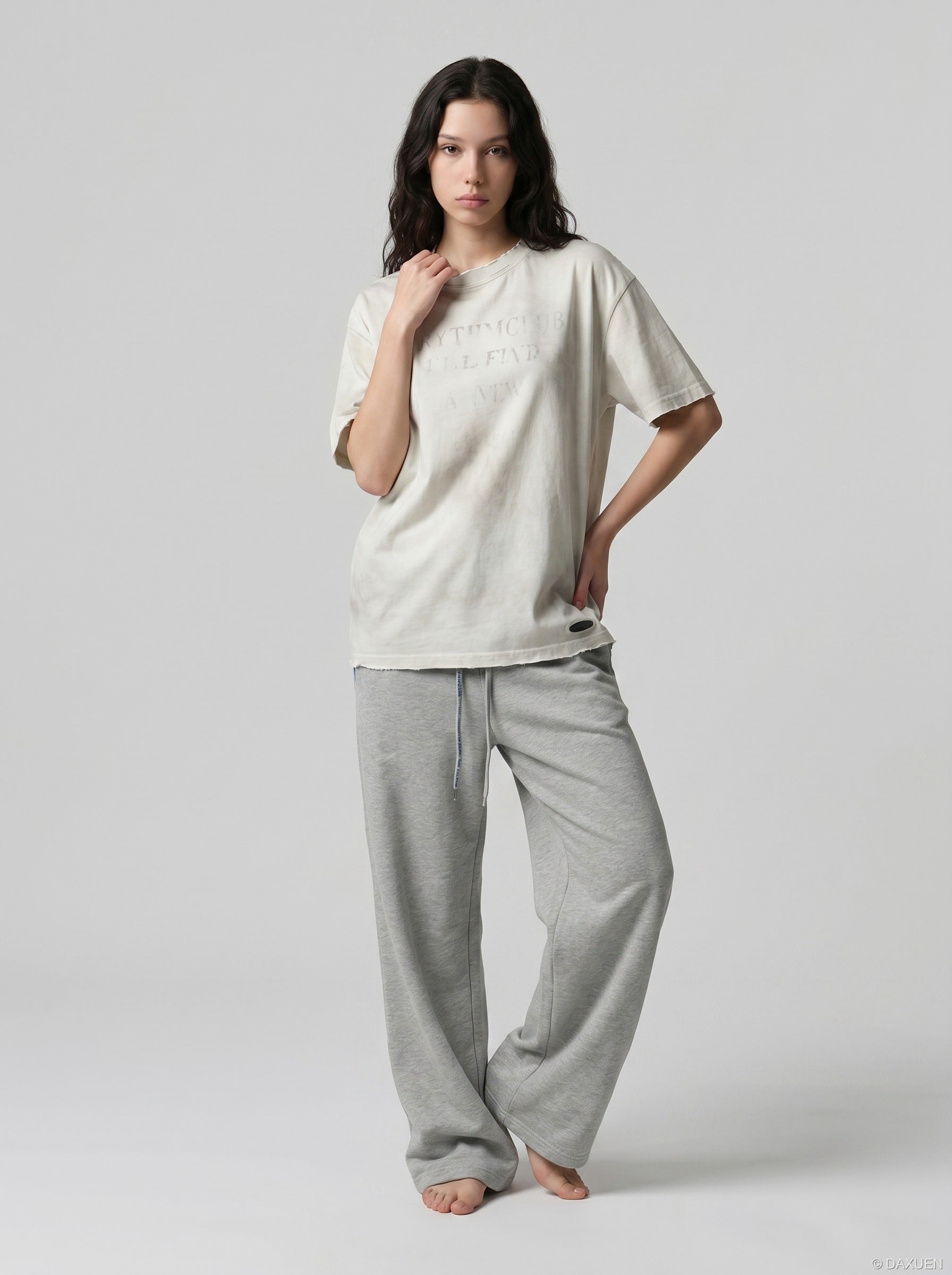 Camiseta estampada con texto descolorido