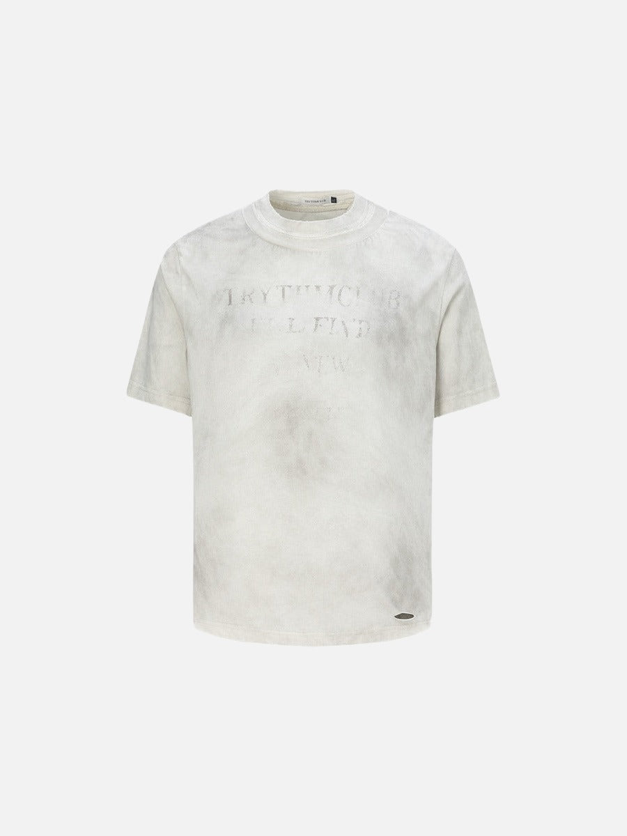 Camiseta estampada con texto descolorido