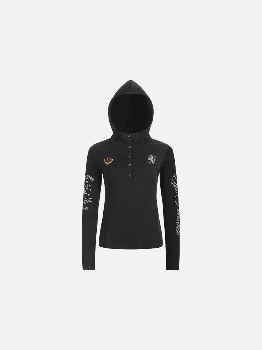 Camiseta con capucha de manga larga ajustada
