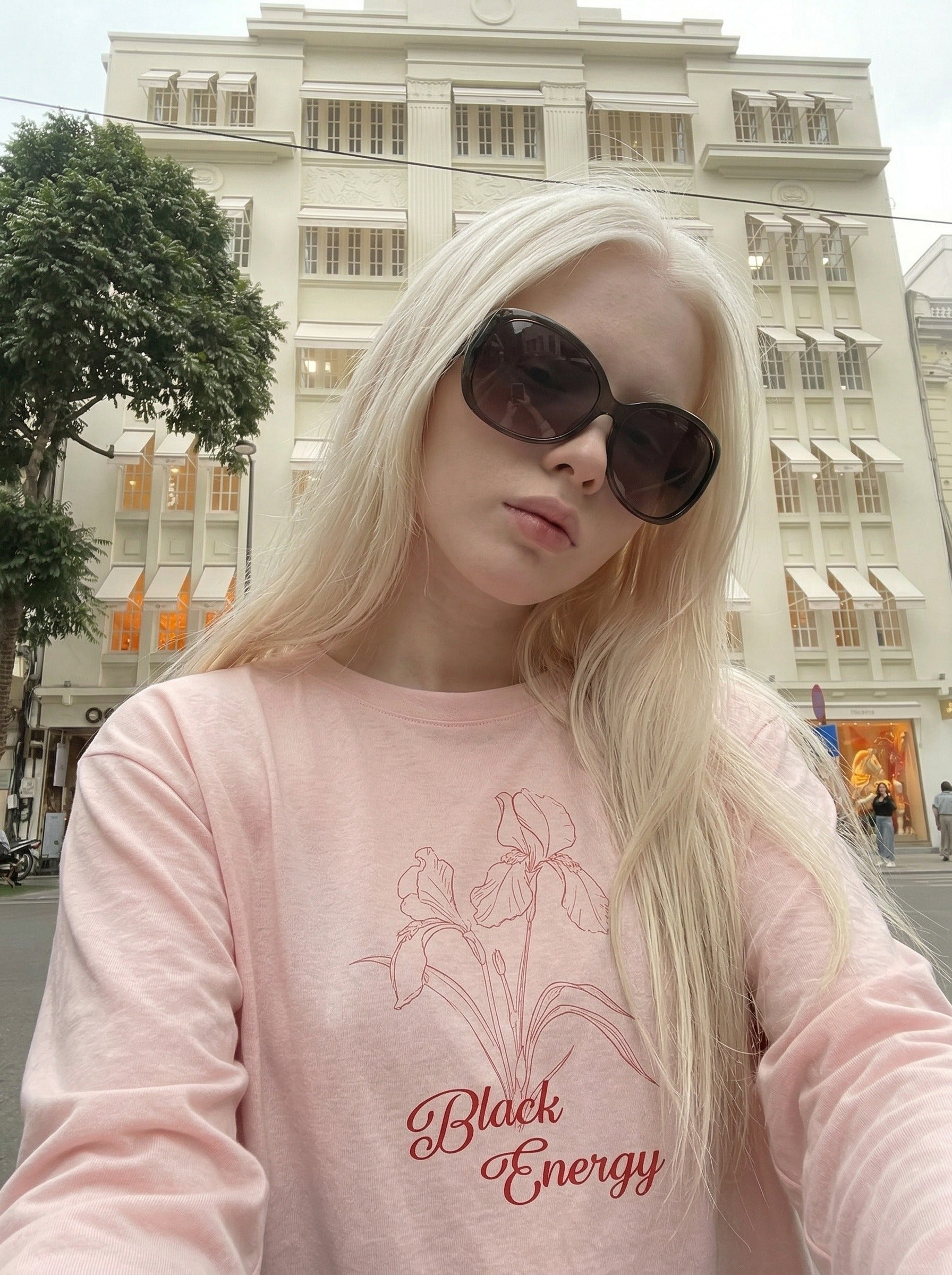 Camiseta de manga larga con gráfico floral