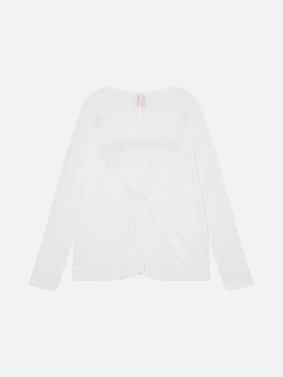Camiseta de manga larga con letras góticas