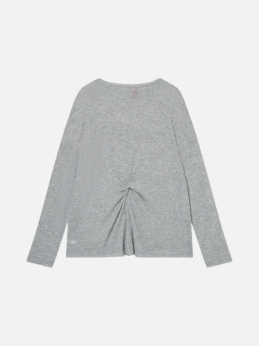 Camiseta de manga larga con letras góticas