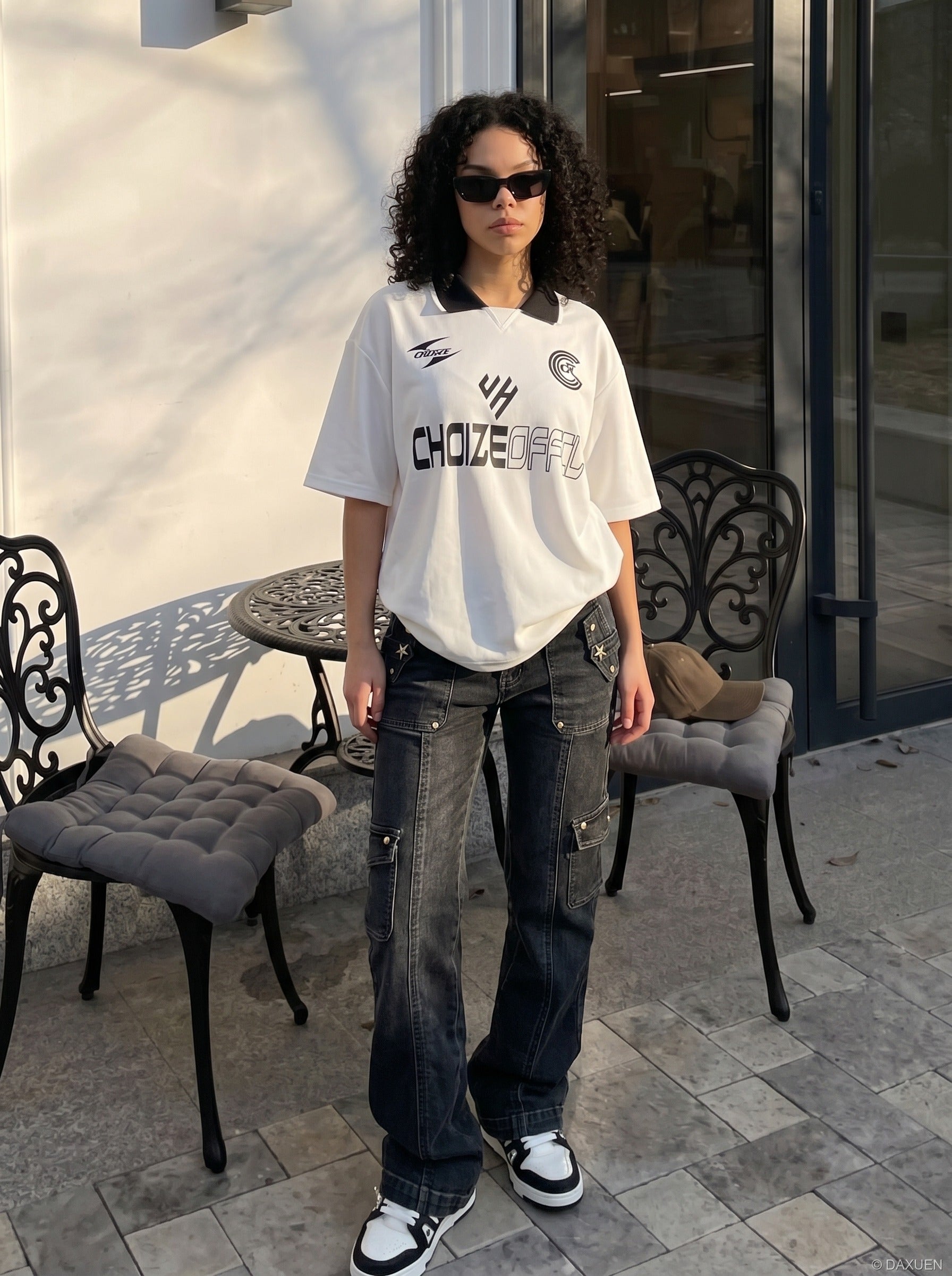 Playera polo gráfica con estampados llamativos