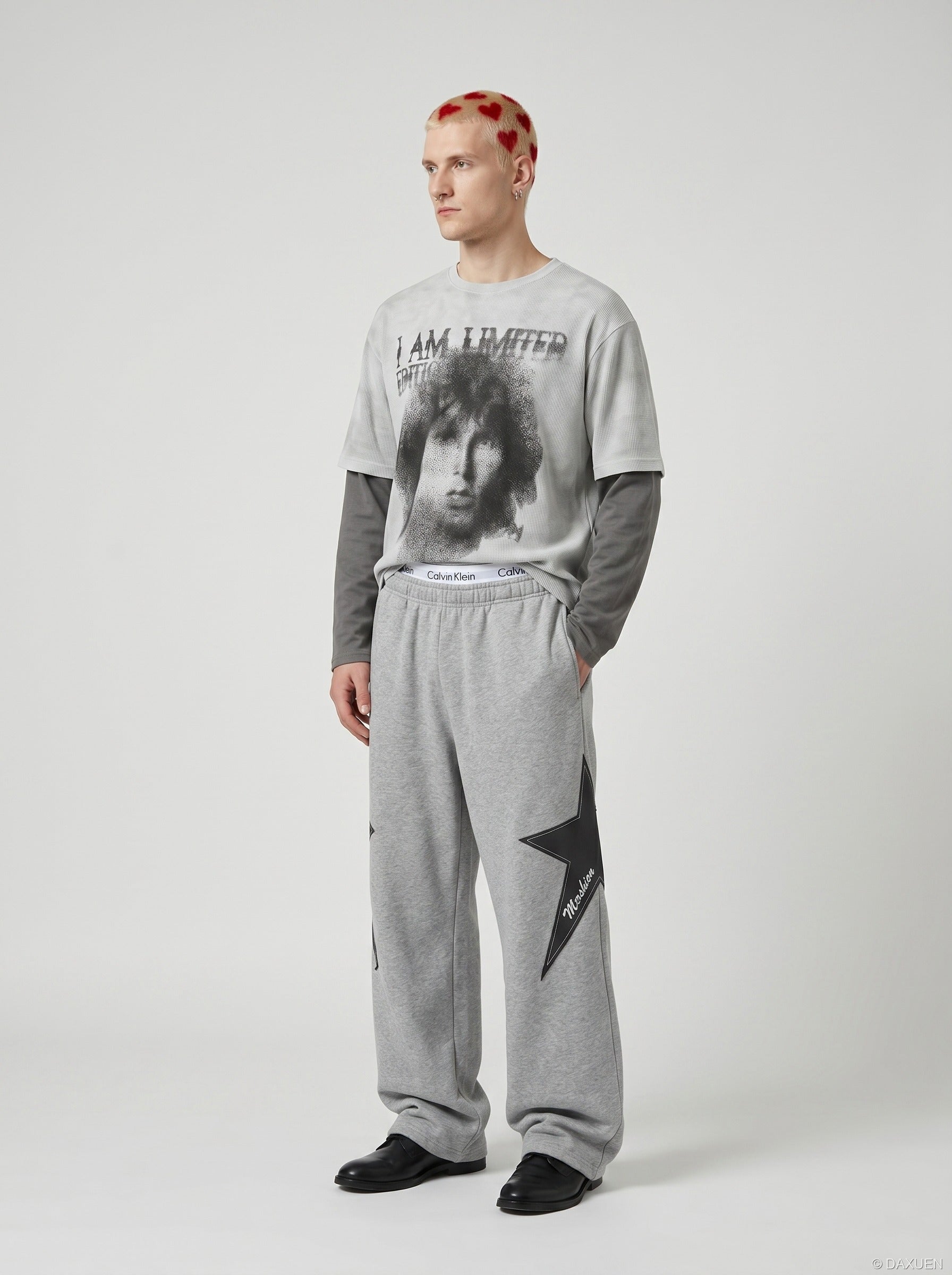 Camiseta gráfica envejecida de estilo superpuesto