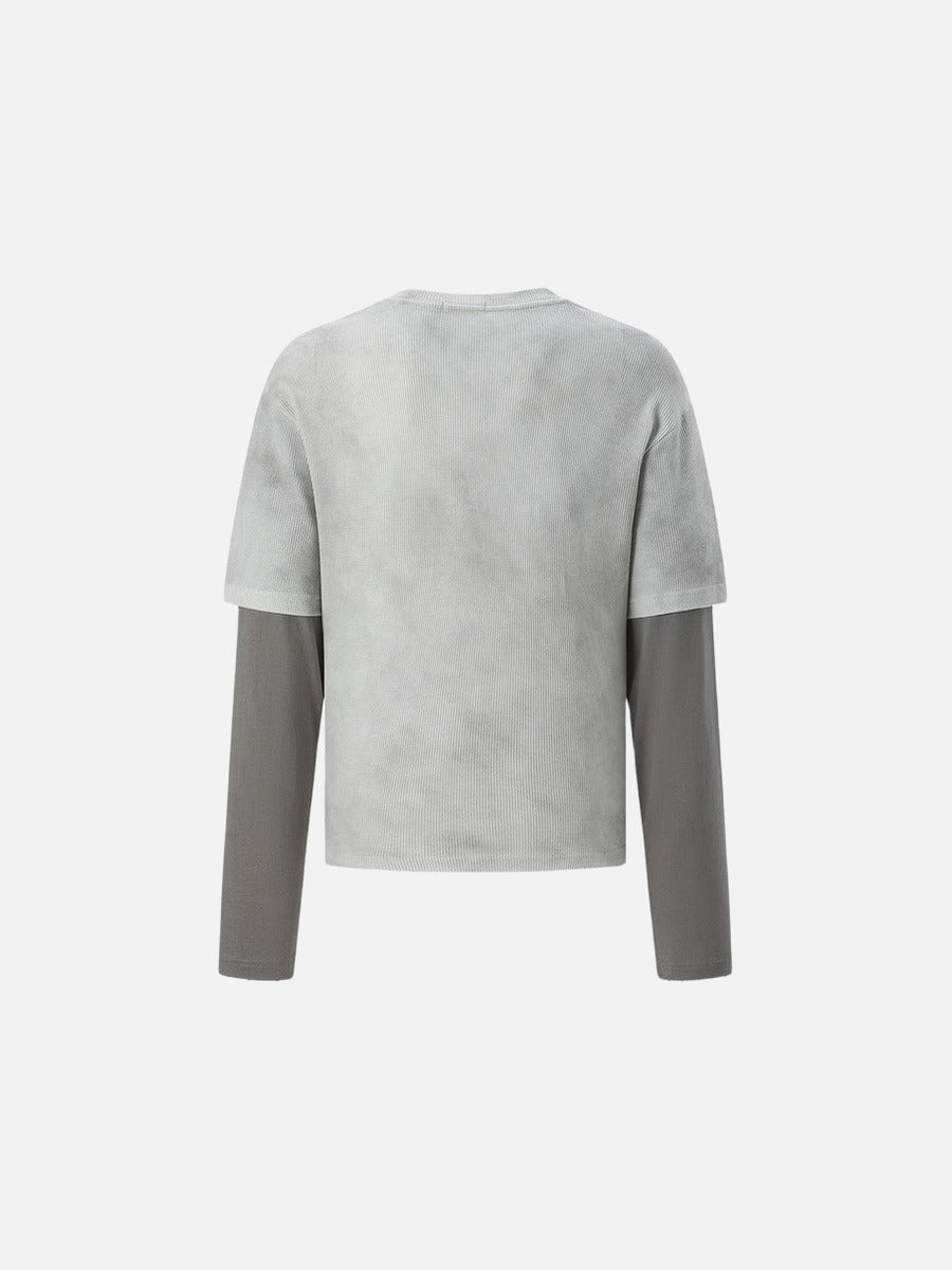 Camiseta gráfica envejecida de estilo superpuesto