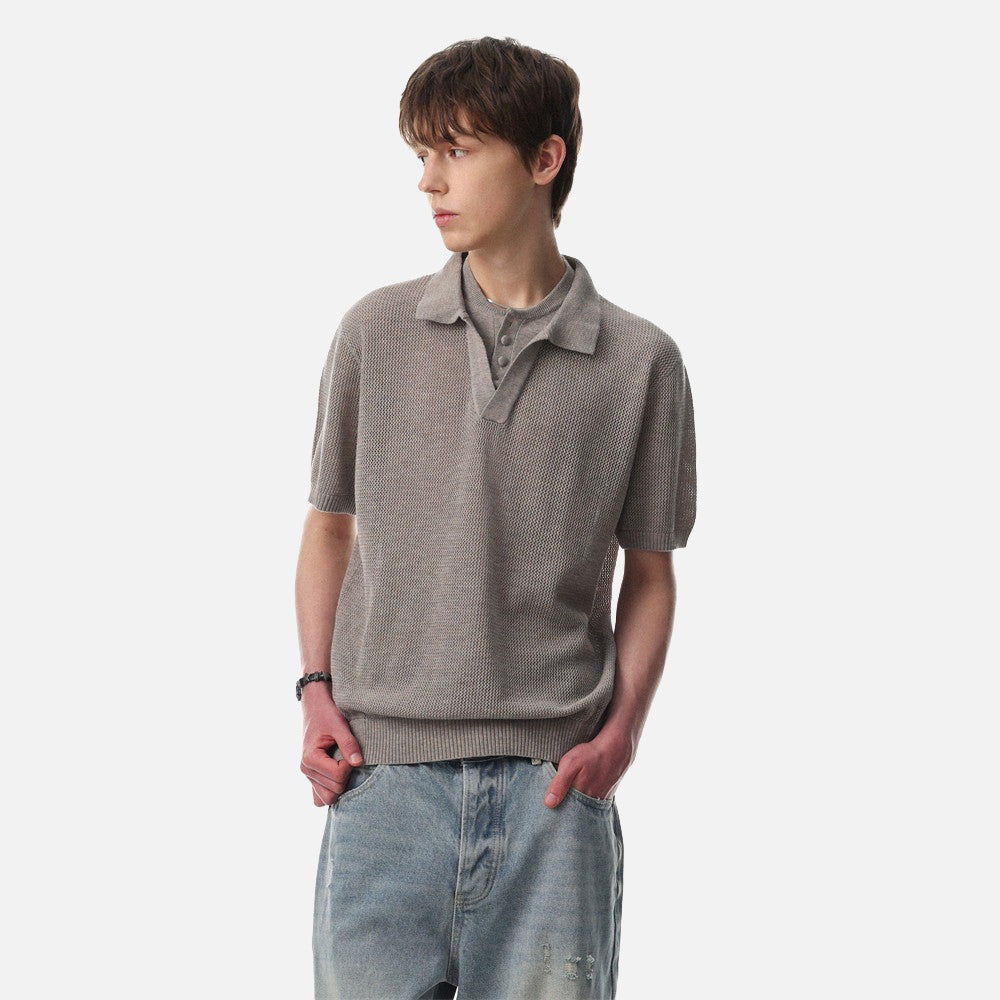 Polo beige claro y negro