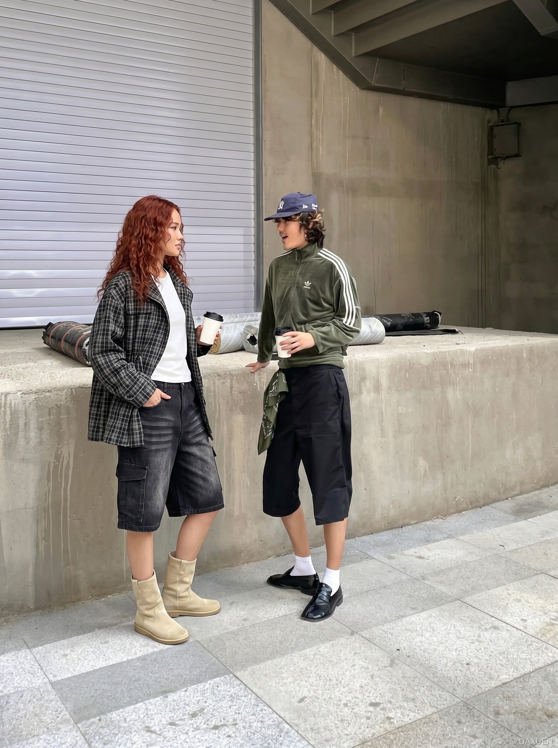 Pantalones cortos cargo de mezclilla desgastados de corte holgado