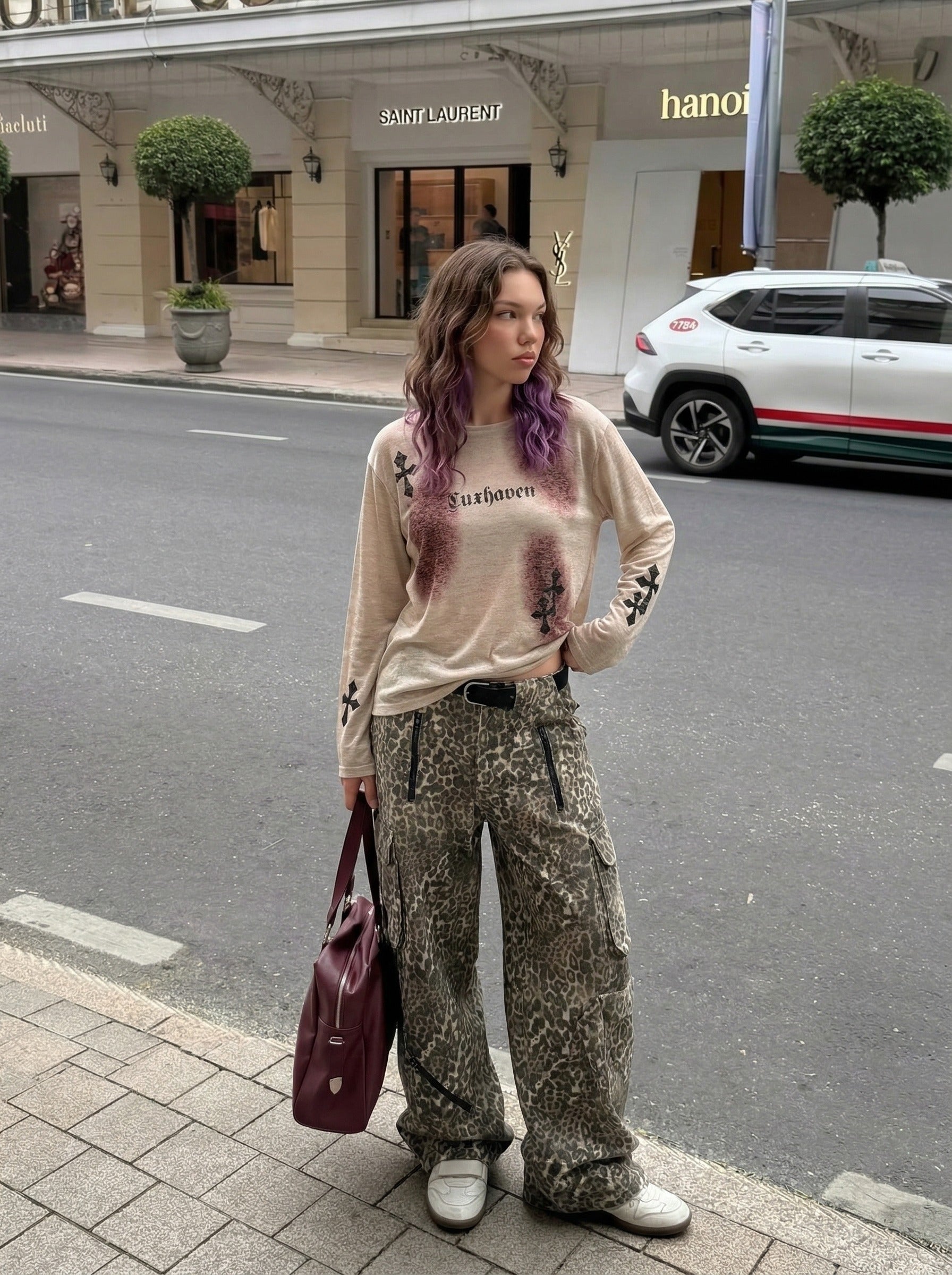 Top de manga larga gótico con cruz Luxhaven