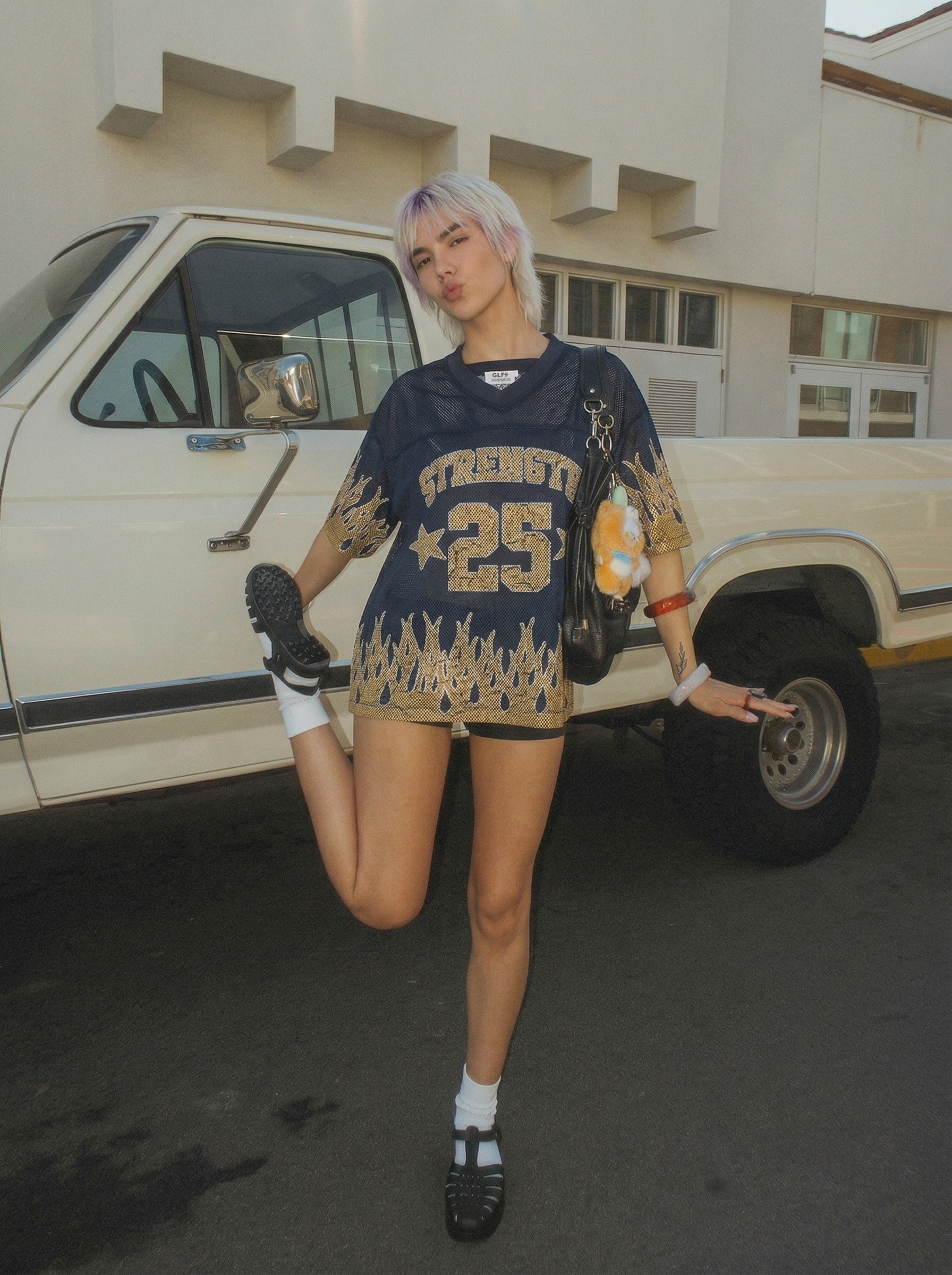 Camiseta de malla oversized con llamas