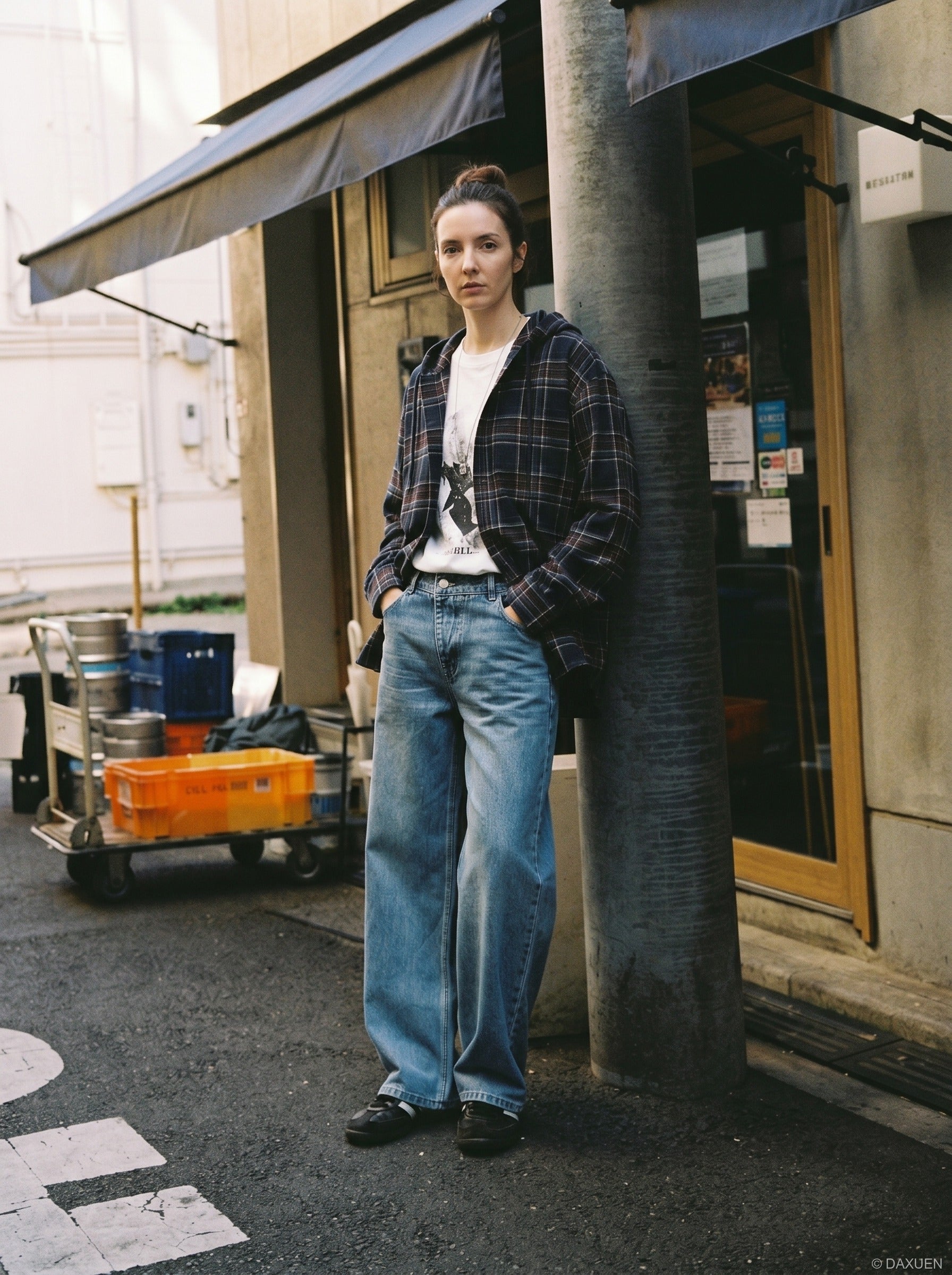 Vintage Vibe Wide-Leg Denim Jeans