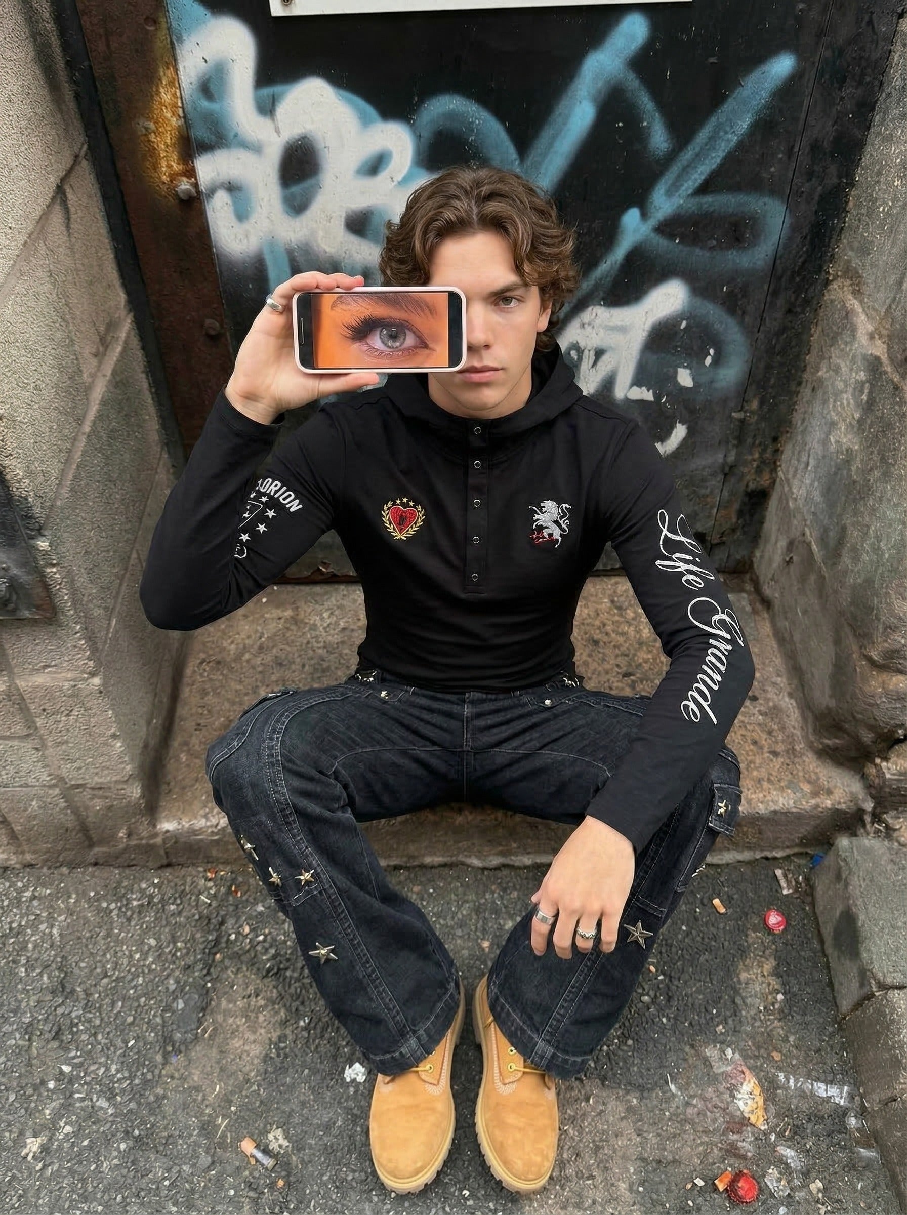 Camiseta con capucha de manga larga ajustada